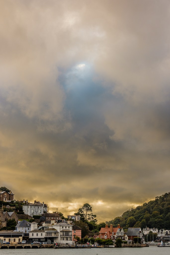 clouds, sky photography, weather, skyscapes, landscape photographer, Robin Stewart, dramatic clouds,